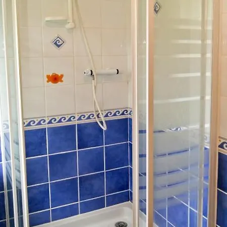 Sleeps 4 *