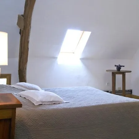 Sleeps 4 Les Perques